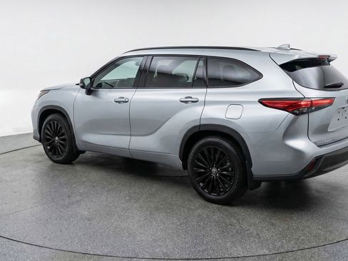 Used 2025 Toyota Highlander XSE AWD/4WD image 6