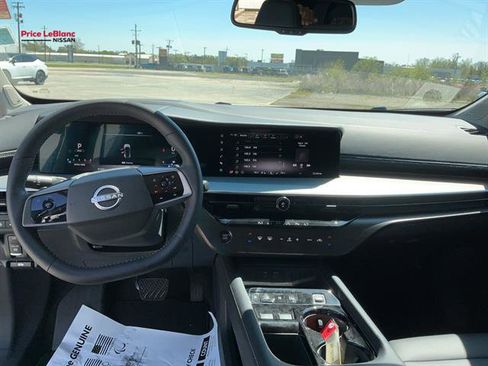 Used 2025 Nissan Murano SL image 11