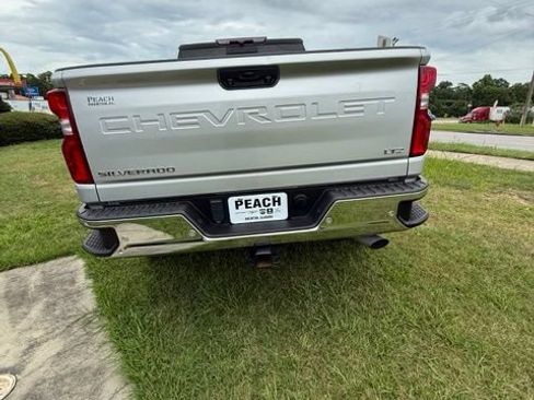 Used 2023 Chevrolet Silverado 2500 LTZ AWD/4WD image 4