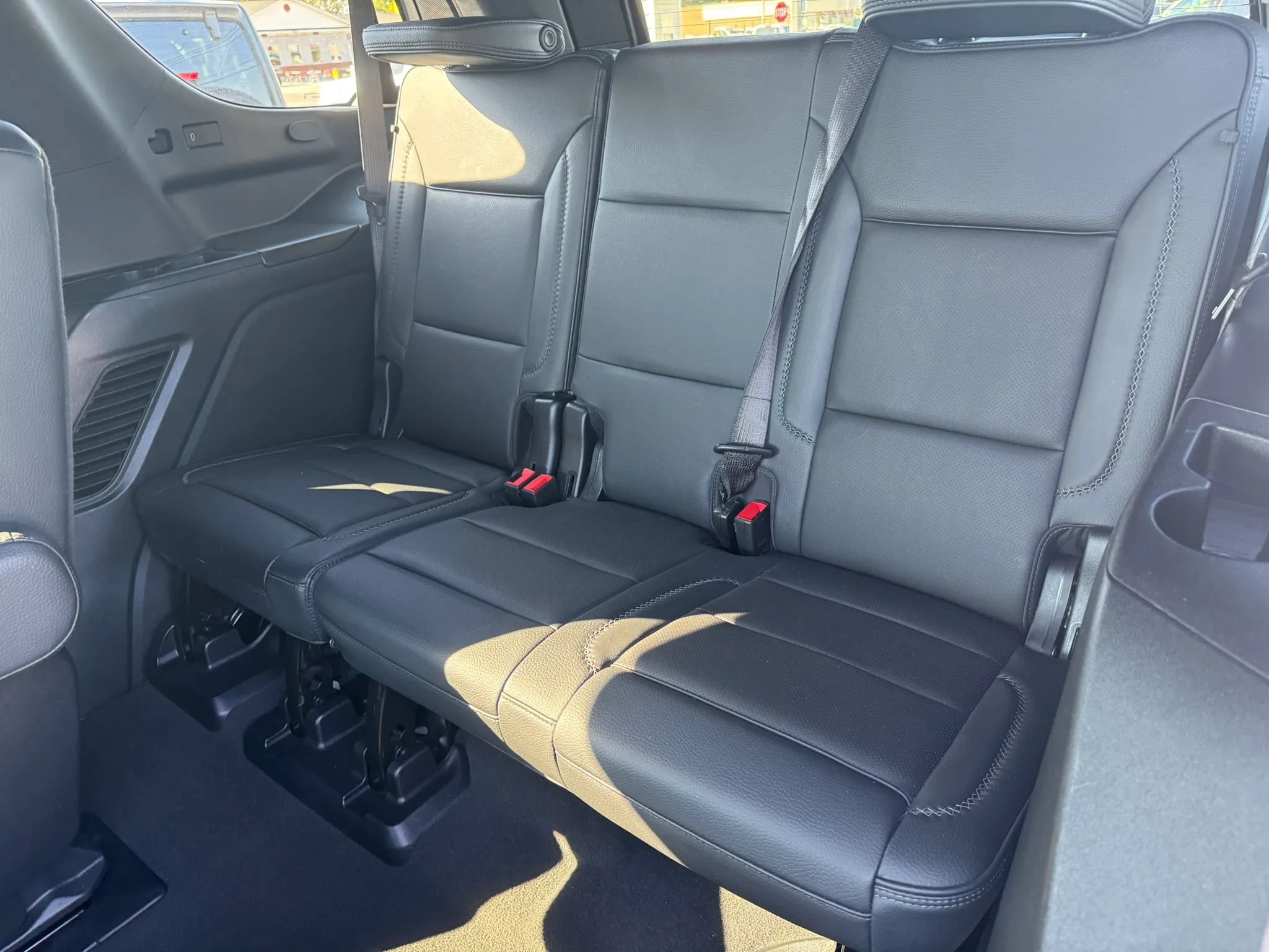 Used 2025 GMC Yukon Denali AWD/4WD image 6