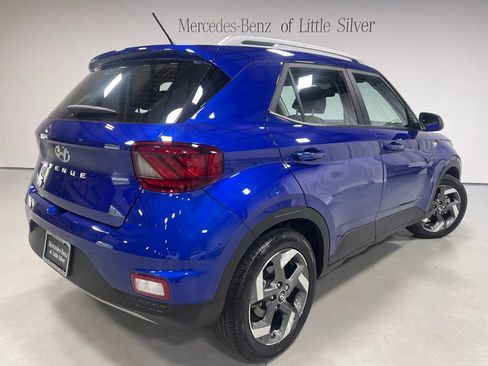 Used 2024 Hyundai Venue Limited FWD image 5