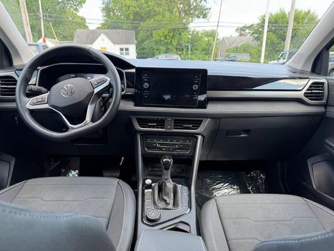 Used 2025 Volkswagen Taos SE AWD/4WD image 22