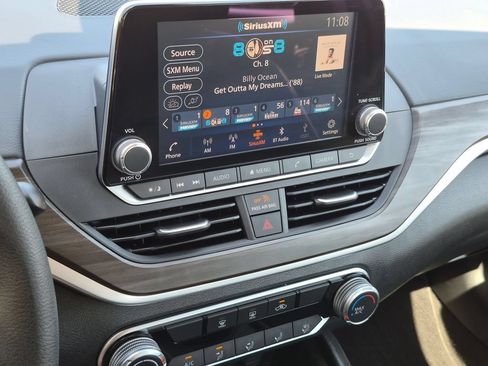 Used 2025 Nissan Altima 2.5 SV FWD image 17