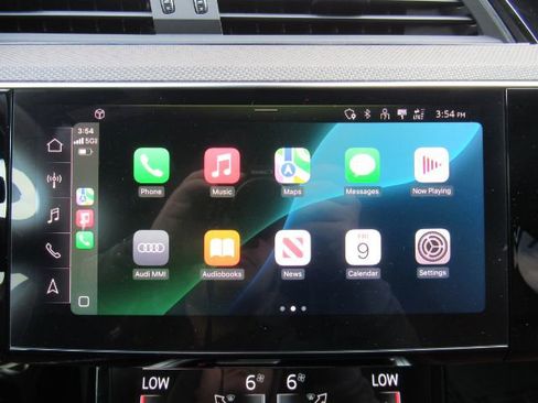 Used 2022 Audi e-tron S Prestige w/ Prestige Package image 11