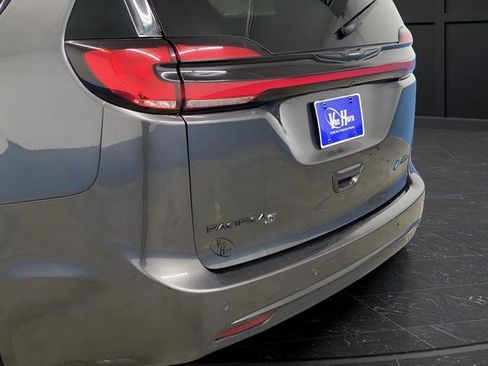 Used 2022 Chrysler Pacifica Touring-L w/ S Appearance Package image 35