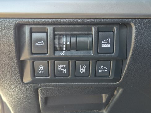 Used 2018 Subaru Outback 2.5i Limited AWD/4WD image 36