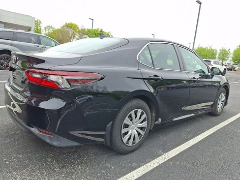 Used 2022 Toyota Camry LE FWD image 4