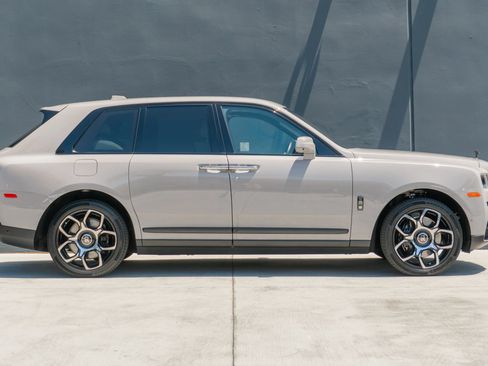 Used 2024 Rolls-Royce Cullinan Black Badge AWD/4WD image 6