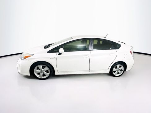Used 2015 Toyota Prius Five w/ Advanced Technology Package FWD image 4