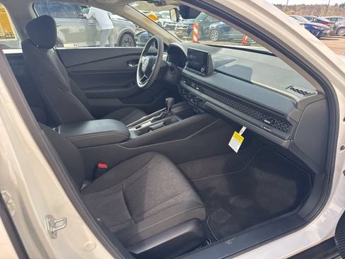 Used 2025 Honda Accord SE image 19