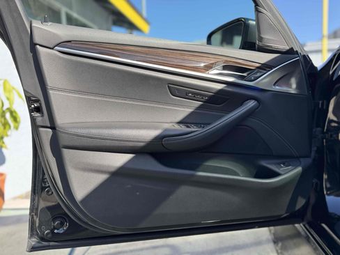 Used 2018 BMW 530i w/ Premium Package image 40