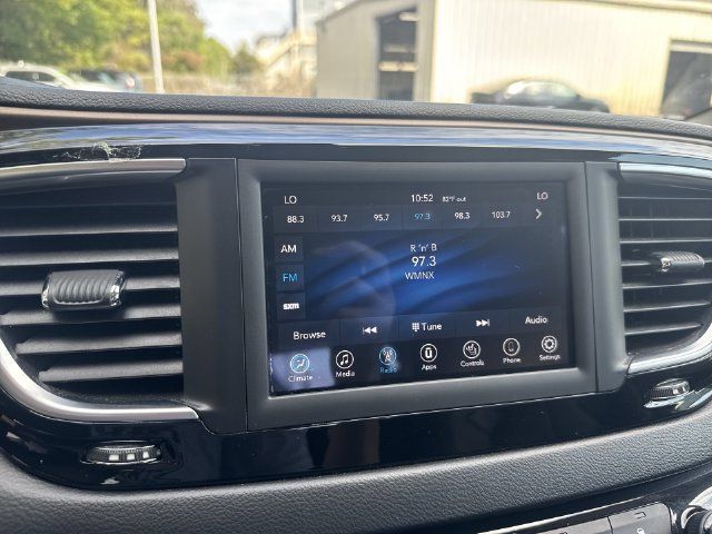 Used 2018 Chrysler Pacifica Touring-L FWD image 22