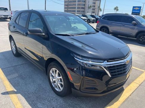 Used 2023 Chevrolet Equinox LS w/ LS Convenience Package image 1