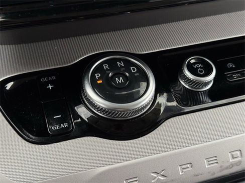 Certified 2025 Ford Expedition Active image 19