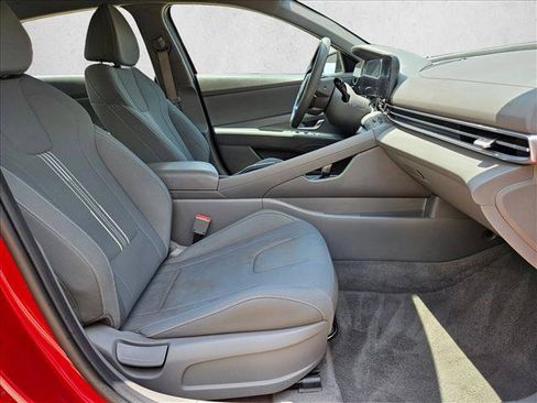 Used 2024 Hyundai Elantra SEL FWD image 20