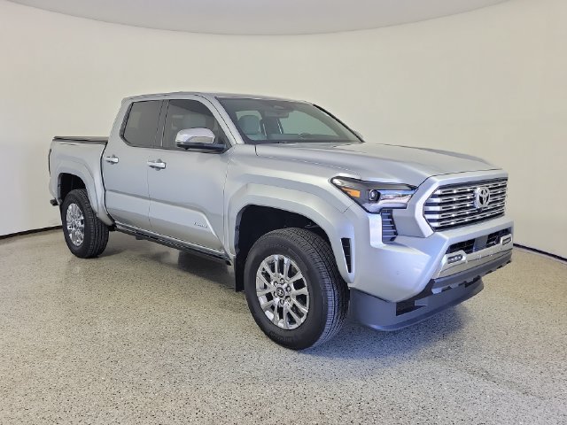 Used 2025 Toyota Tacoma Limited AWD/4WD image 4