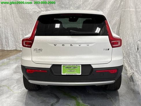 Used 2022 Volvo XC40 T5 Momentum image 20