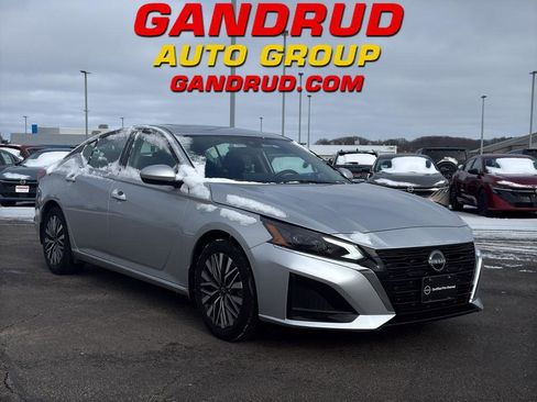 Certified 2024 Nissan Altima 2.5 SV w/ SV Premium Package image 1