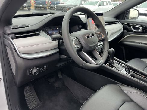 Certified 2025 Jeep Compass Limited image 14