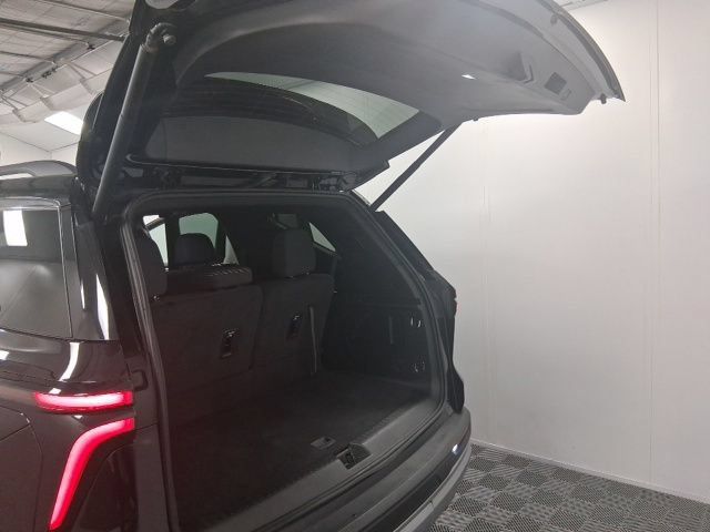 Used 2025 Chevrolet Traverse LT AWD/4WD image 14