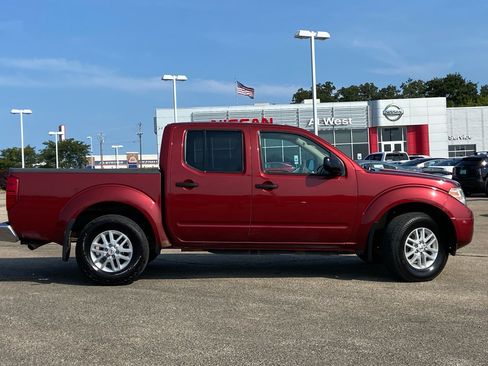 Used 2018 Nissan Frontier SV AWD/4WD image 2