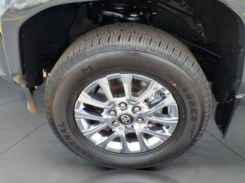 Certified 2026 Toyota Tacoma Limited AWD/4WD image 28