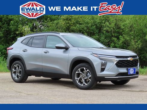 New 2026 Chevrolet Trax LT w/ Driver Confidence Package FWD image 1