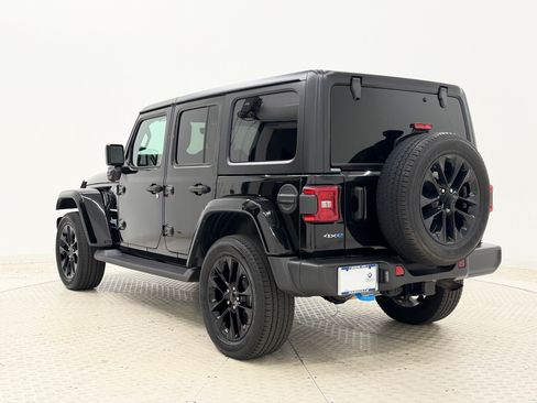 Used 2023 Jeep Wrangler Unlimited Sahara w/ Cold Weather Group AWD/4WD image 3