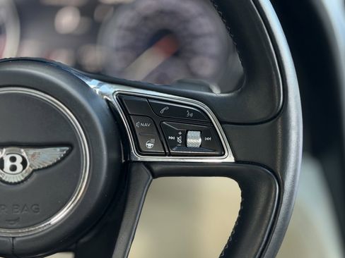 Used 2019 Bentley Bentayga image 46