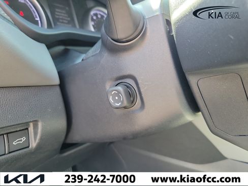 Used 2021 Toyota Venza LE AWD/4WD image 25