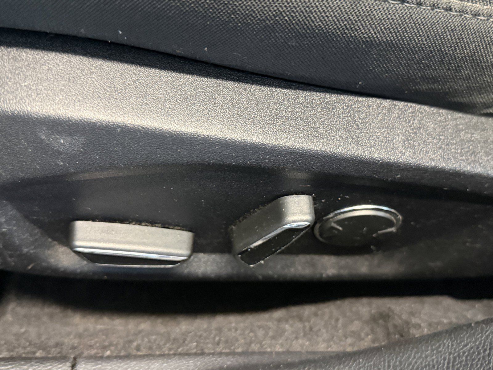 Used 2020 Ford Fusion SE FWD image 26