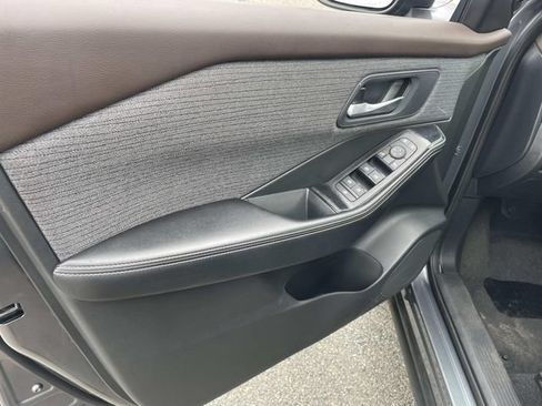 Used 2023 Nissan Rogue SV AWD/4WD image 20