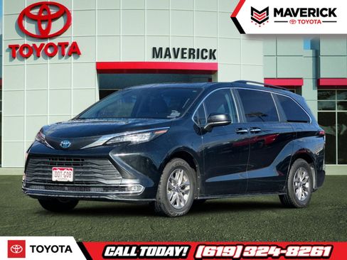 Used 2024 Toyota Sienna XLE image 1