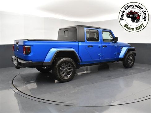 New 2025 Jeep Gladiator Sport image 6