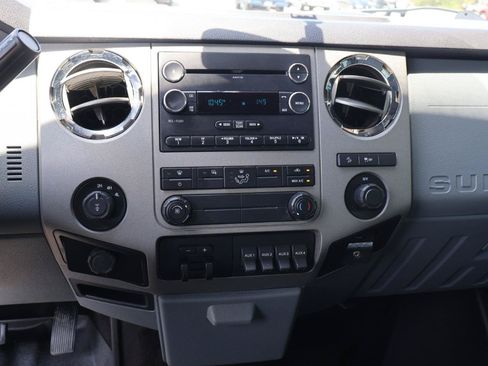 Used 2014 Ford F250 XLT w/ XLT Premium Package AWD/4WD image 14