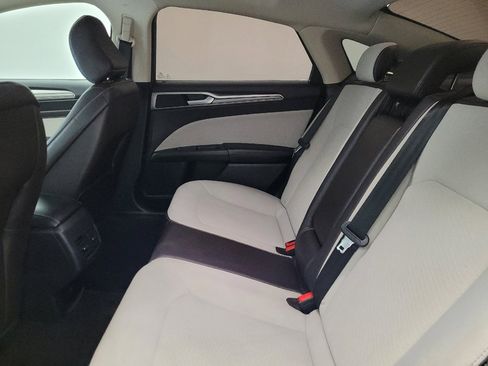 Used 2020 Ford Fusion SE w/ Equipment Group 151A image 18