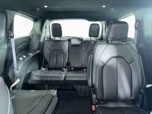New 2026 Chrysler Pacifica Select AWD/4WD image 9