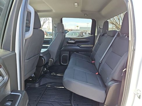 Used 2023 GMC Sierra 1500 SLE image 12