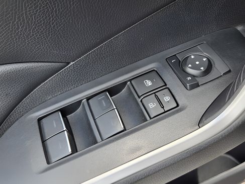 Used 2024 Toyota RAV4 XLE FWD image 32