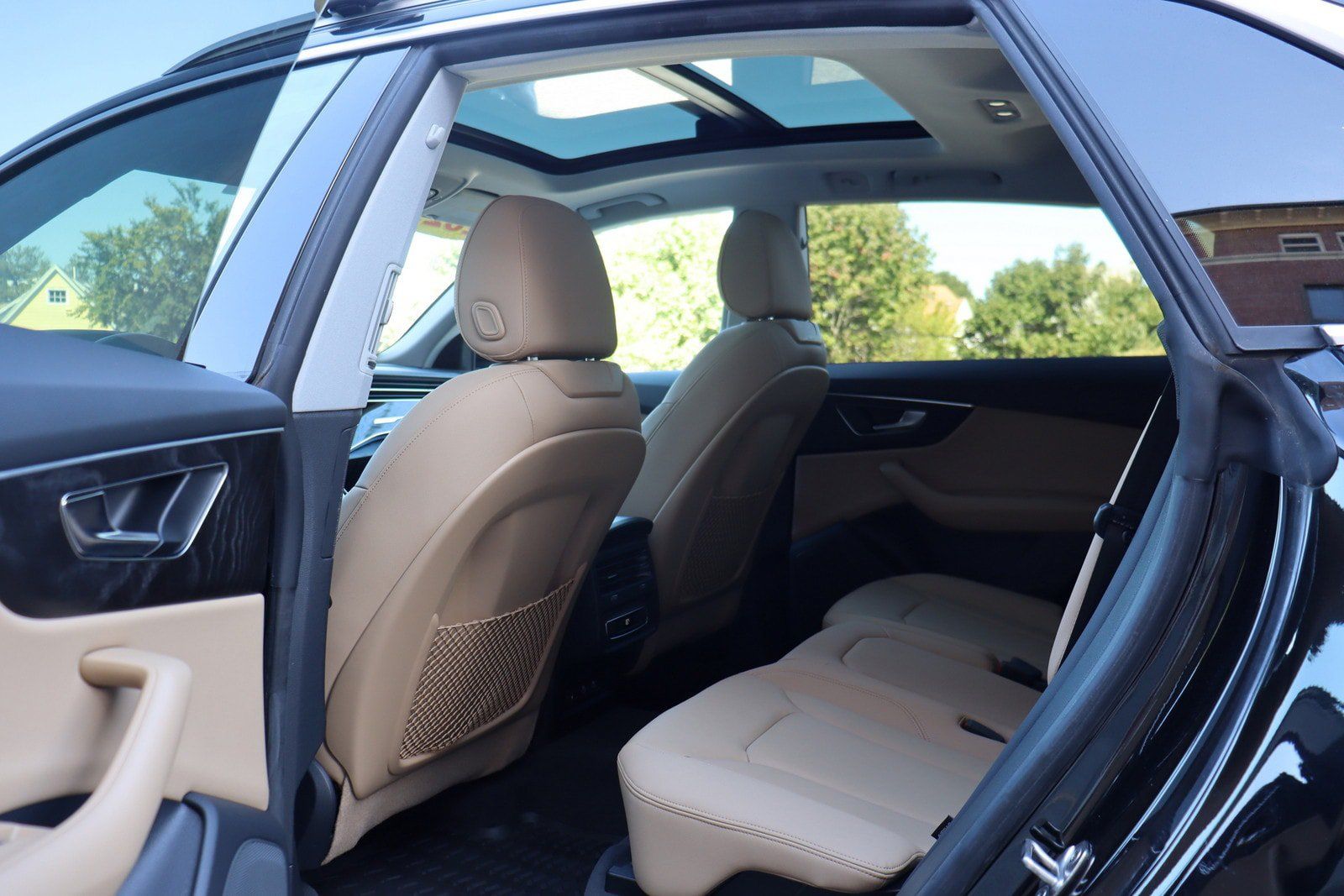 Used 2023 Audi Q8 Premium w/ Convenience Package AWD/4WD image 13