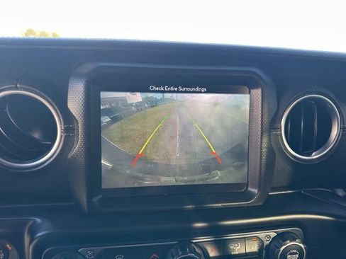 Used 2019 Jeep Wrangler Unlimited Sahara w/ Uconnect 4C Nav & Sound Group AWD/4WD image 19