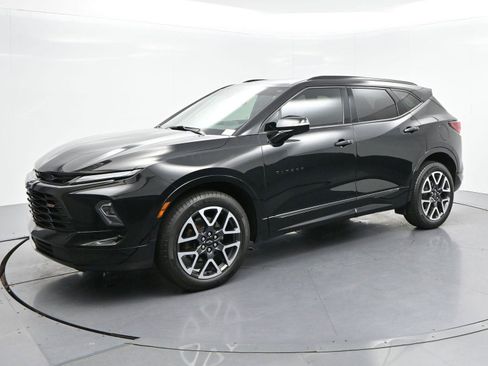 Used 2024 Chevrolet Blazer RS w/ Driver Confidence II Package FWD image 3
