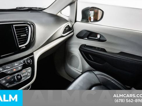 Used 2023 Chrysler Pacifica Touring-L FWD image 34