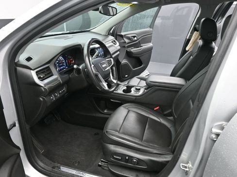 Used 2020 GMC Acadia SLT w/ Driver Alert Package II image 16