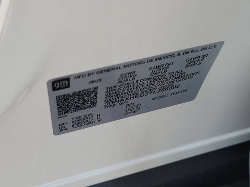 Used 2026 Chevrolet Equinox LT FWD image 32