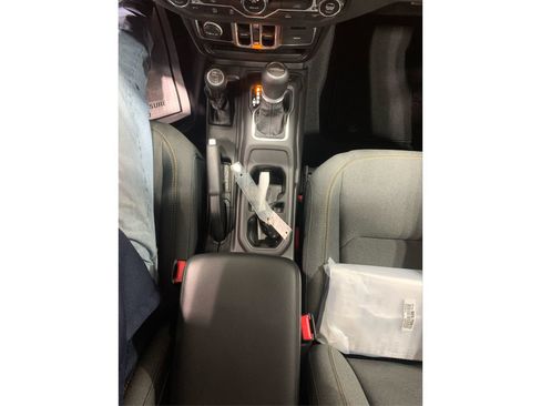 Used 2025 Jeep Gladiator Sport AWD/4WD image 15