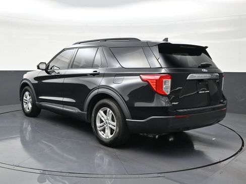 Used 2021 Ford Explorer XLT RWD image 3