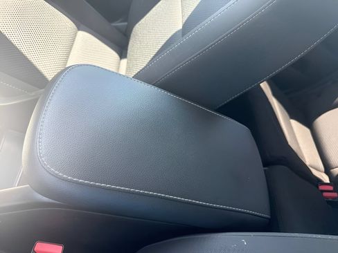 Used 2022 Chevrolet Colorado LT w/ LT Convenience Package AWD/4WD image 21