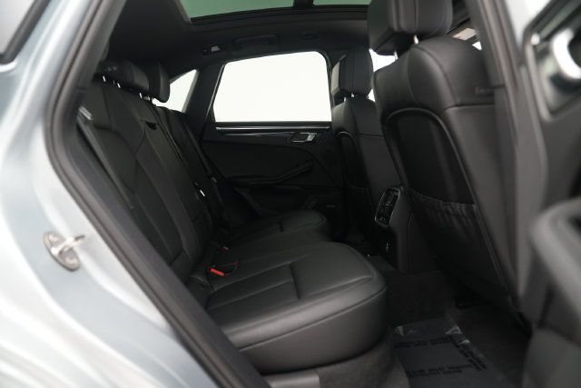 Certified 2026 Porsche Macan AWD/4WD image 24