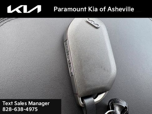 Certified 2025 Kia Carnival SX Prestige FWD image 27